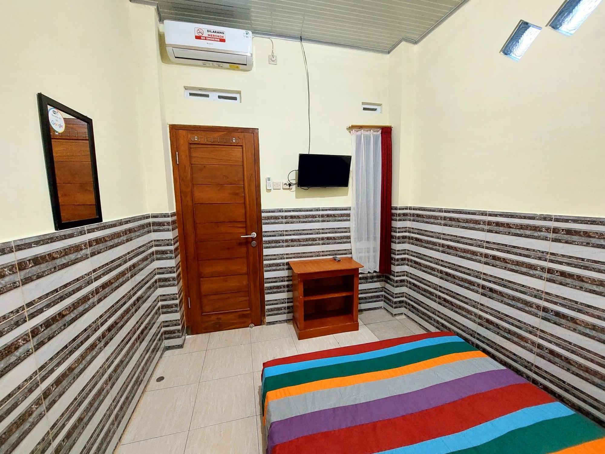 Griya Tugu Jogja Syariah Hotel Yogyakarta Phòng bức ảnh